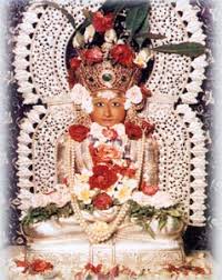 Tirthankara mūrti in classical posture
